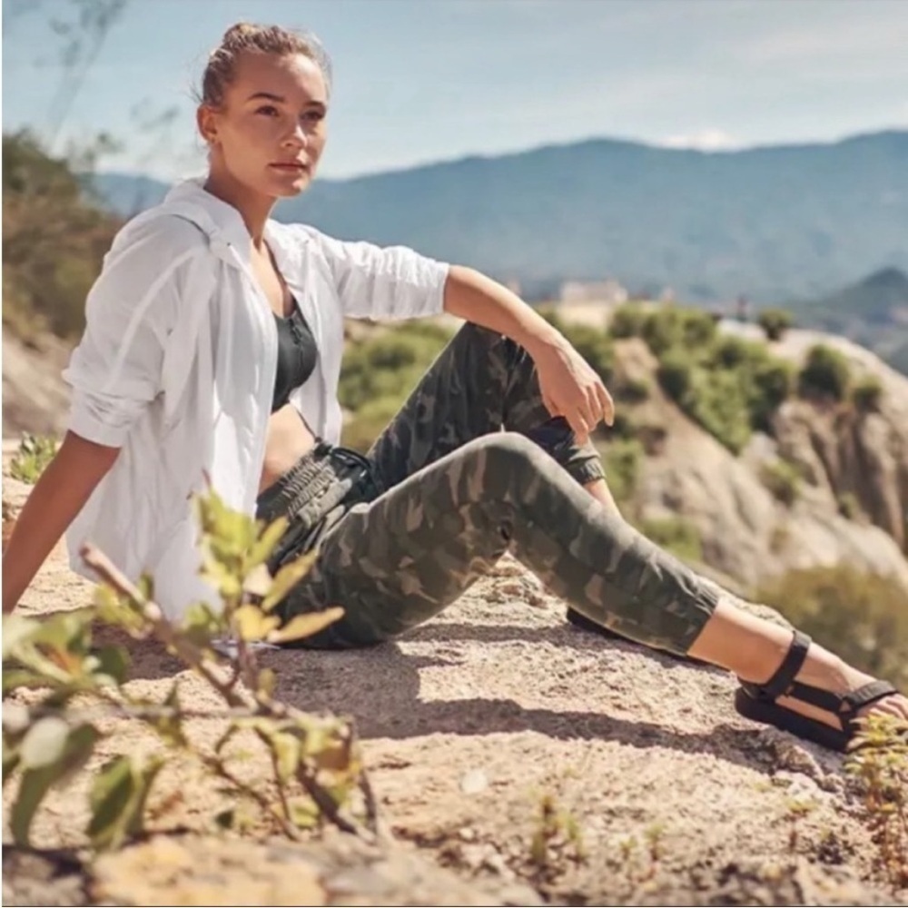 Athleta Camo Farallon Mid Rise Jogger - Picture 10 of 10